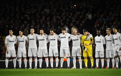 欧亿电竞独家-三笘薰带球节奏变幻莫测